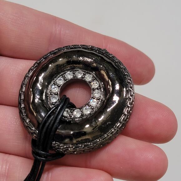 Vintage Black Round Pendant Necklace Crystal Rhinestones on Cord Chain Jewelry - Picture 6 of 10